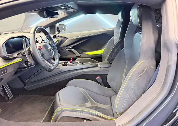Lamborghini Revuelto