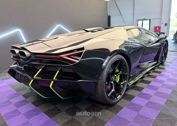 Lamborghini Revuelto