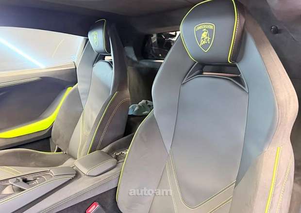 Lamborghini Revuelto