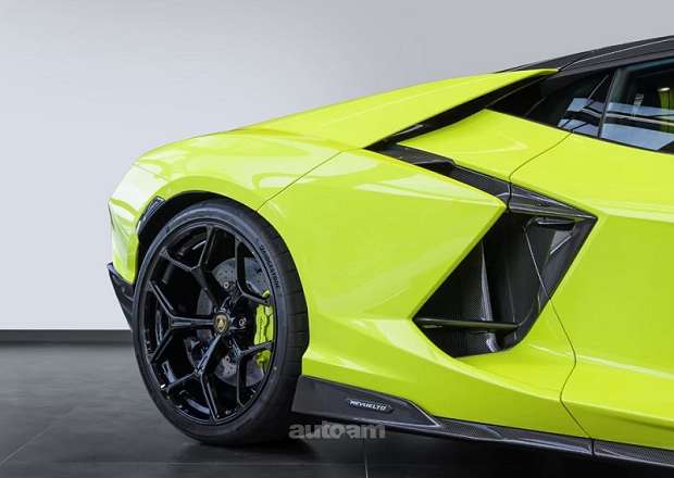 Lamborghini Revuelto