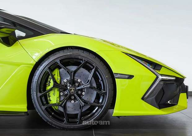 Lamborghini Revuelto