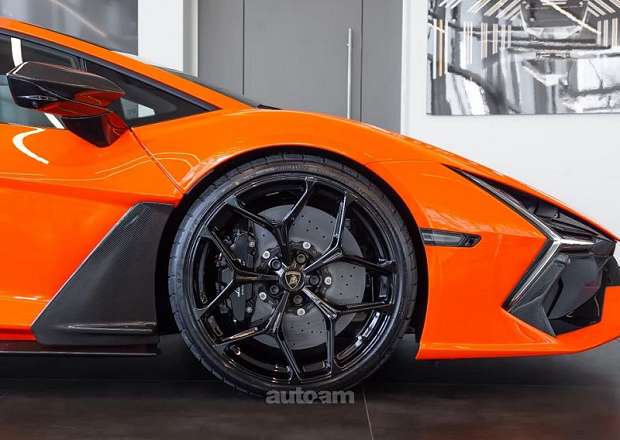 Lamborghini Revuelto