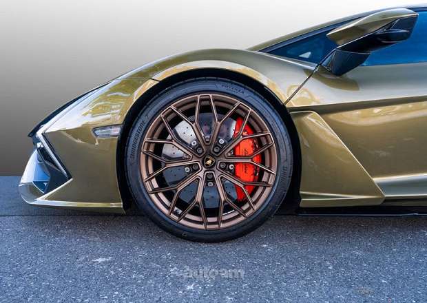 Lamborghini Revuelto