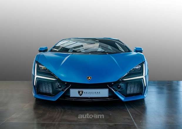 Lamborghini Revuelto