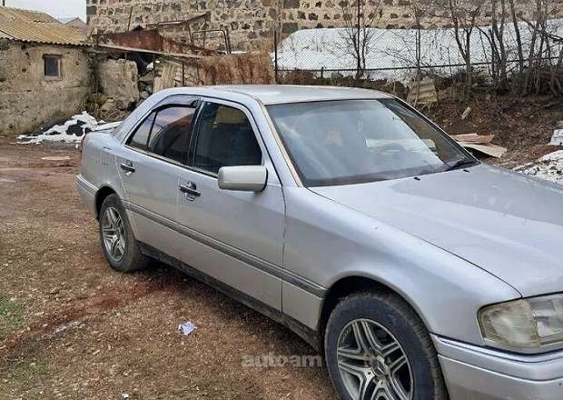 Mercedes-Benz C 180