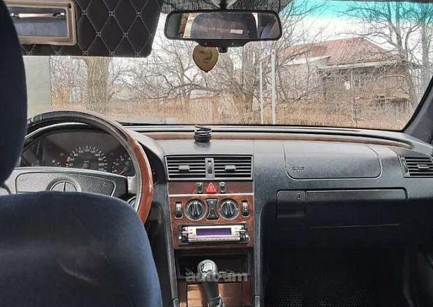 Mercedes-Benz C 180
