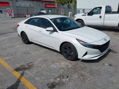 Hyundai Elantra  2022 