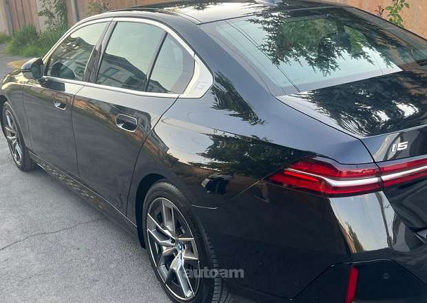 BMW i5