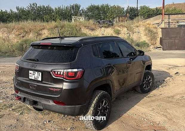 Jeep Compass 2019 — լուսանկար 3