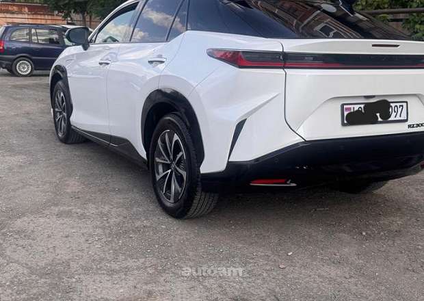 Lexus RZ 300 2025 — լուսանկար 2