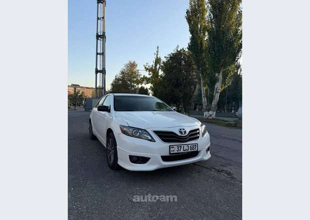 Toyota Camry 2009 — photo 1