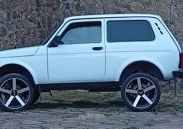 VAZ (Lada) 2121 NIVA (4x4) 2015 — фото 1