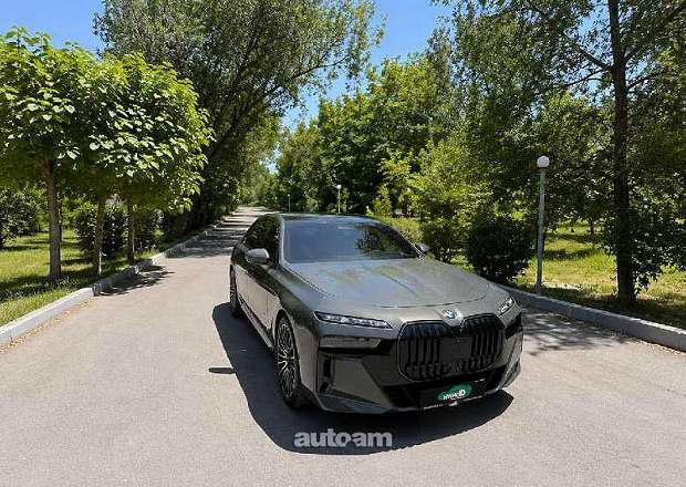 BMW i7
