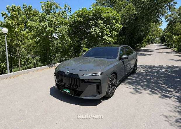 BMW i7
