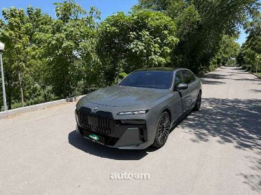 BMW i7  2024 