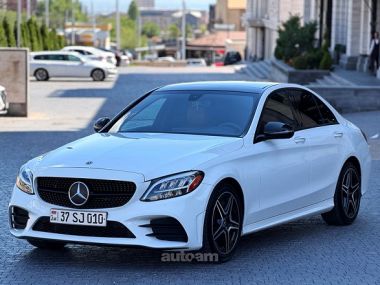 Mercedes-Benz C 300  2020 