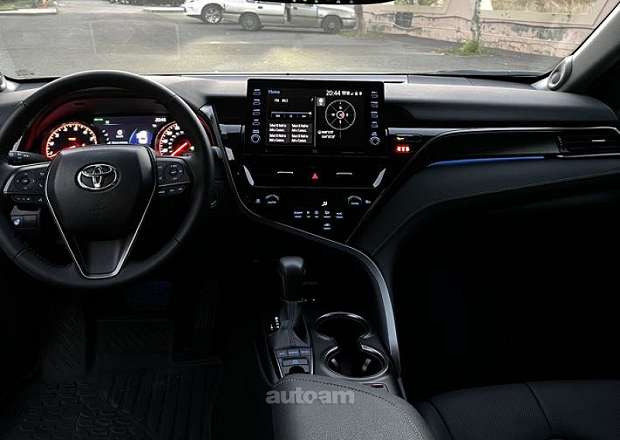 Toyota Camry 2024 — լուսանկար 12