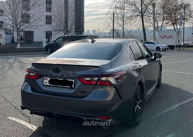 Toyota Camry 2021 — լուսանկար 3