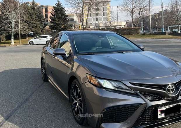 Toyota Camry 2021 — լուսանկար 2