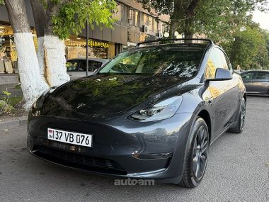 Tesla Model Y  2024 
