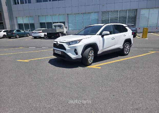 Toyota Rav 4 2020 — фото 1