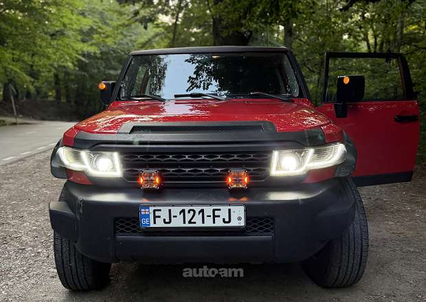 Toyota FJ Cruiser 2012 — լուսանկար 1