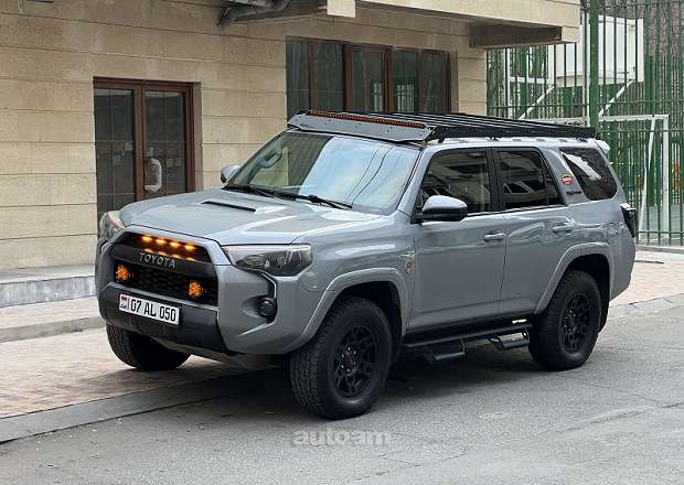 Toyota 4-Runner 2017 — լուսանկար 2