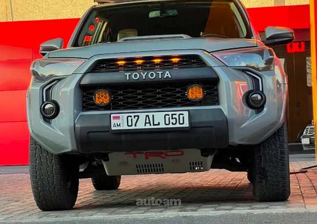 Toyota 4-Runner 2017 — լուսանկար 1