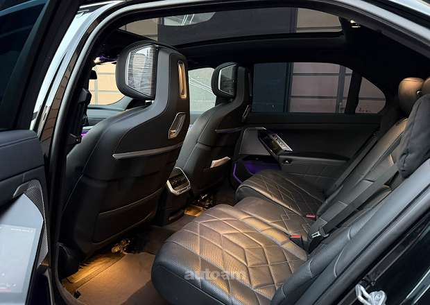 BMW i7 2023 — լուսանկար 8