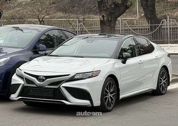 Toyota Camry 2023 — լուսանկար 1