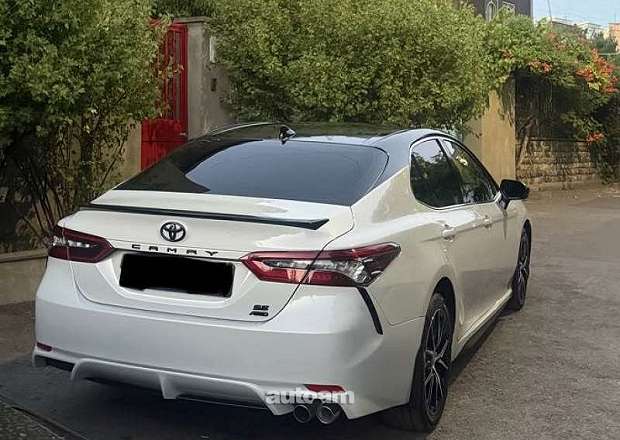 Toyota Camry 2023 — լուսանկար 3