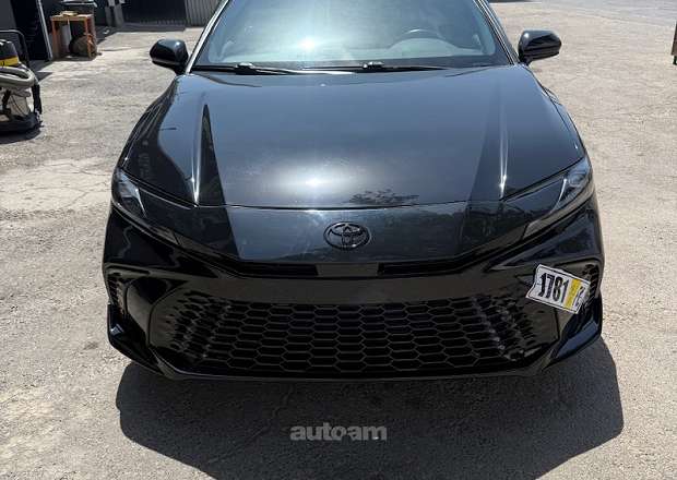 Toyota Camry 2025 — լուսանկար 1
