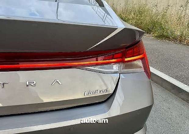 Hyundai Elantra 2023 — фото 13