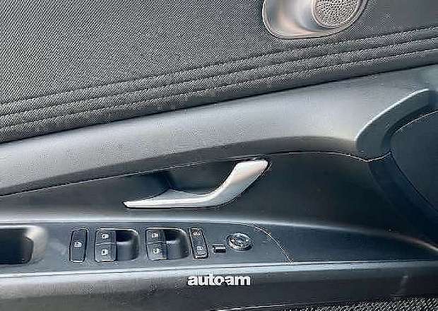Hyundai Elantra 2023 — фото 12