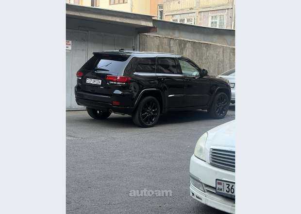 Jeep Grand Cherokee 2022 — լուսանկար 1