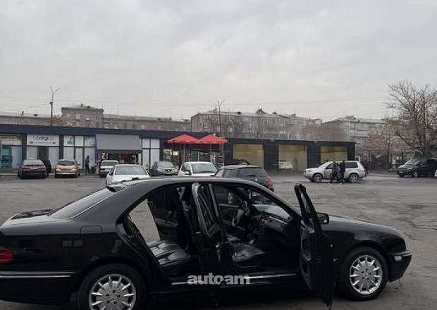 Mercedes-Benz E 320