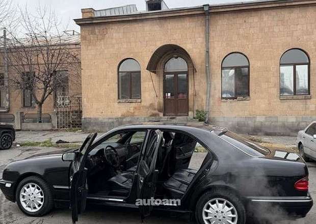 Mercedes-Benz E 320