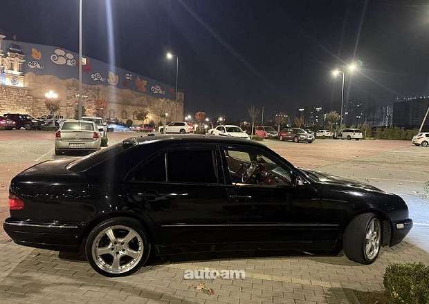 Mercedes-Benz E 320