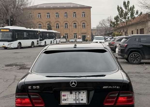 Mercedes-Benz E 320