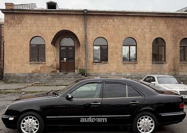 Mercedes-Benz E 320