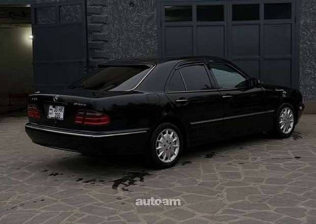 Mercedes-Benz E 320