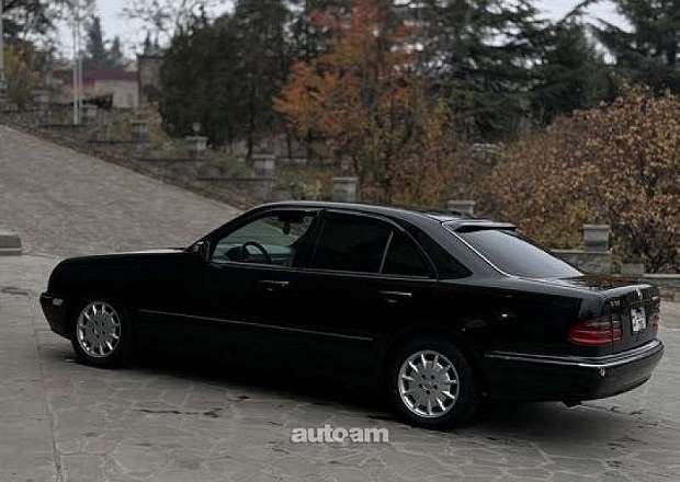 Mercedes-Benz E 320