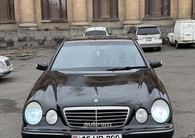 Mercedes-Benz E 320