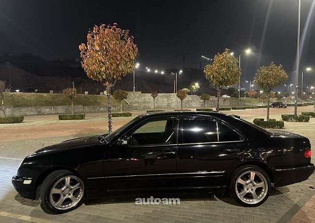 Mercedes-Benz E 320