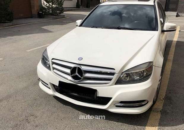 Mercedes-Benz C 300 2011 — լուսանկար 1