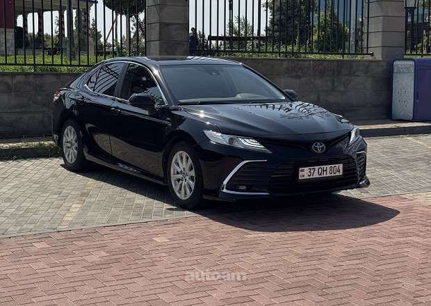 Toyota Camry 2020 — photo 3