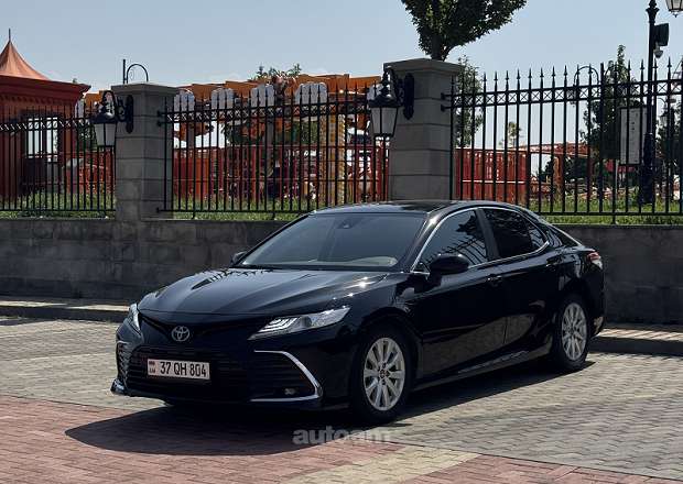 Toyota Camry 2020 — photo 2