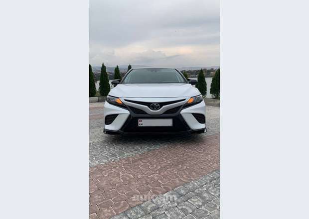 Toyota Camry 2020 — լուսանկար 1