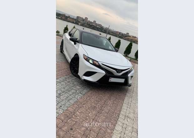 Toyota Camry 2020 — լուսանկար 3