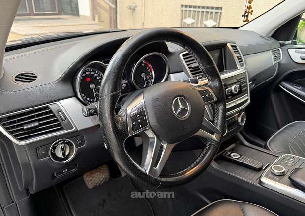 Mercedes-Benz GL 500 2012 — լուսանկար 11